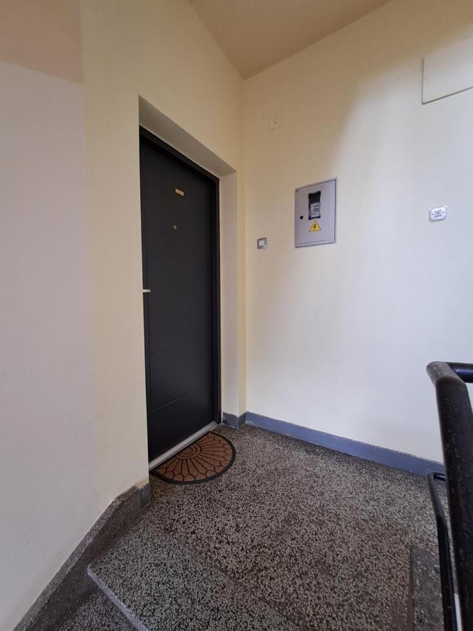 Yulia Apartman Pula Exterior photo