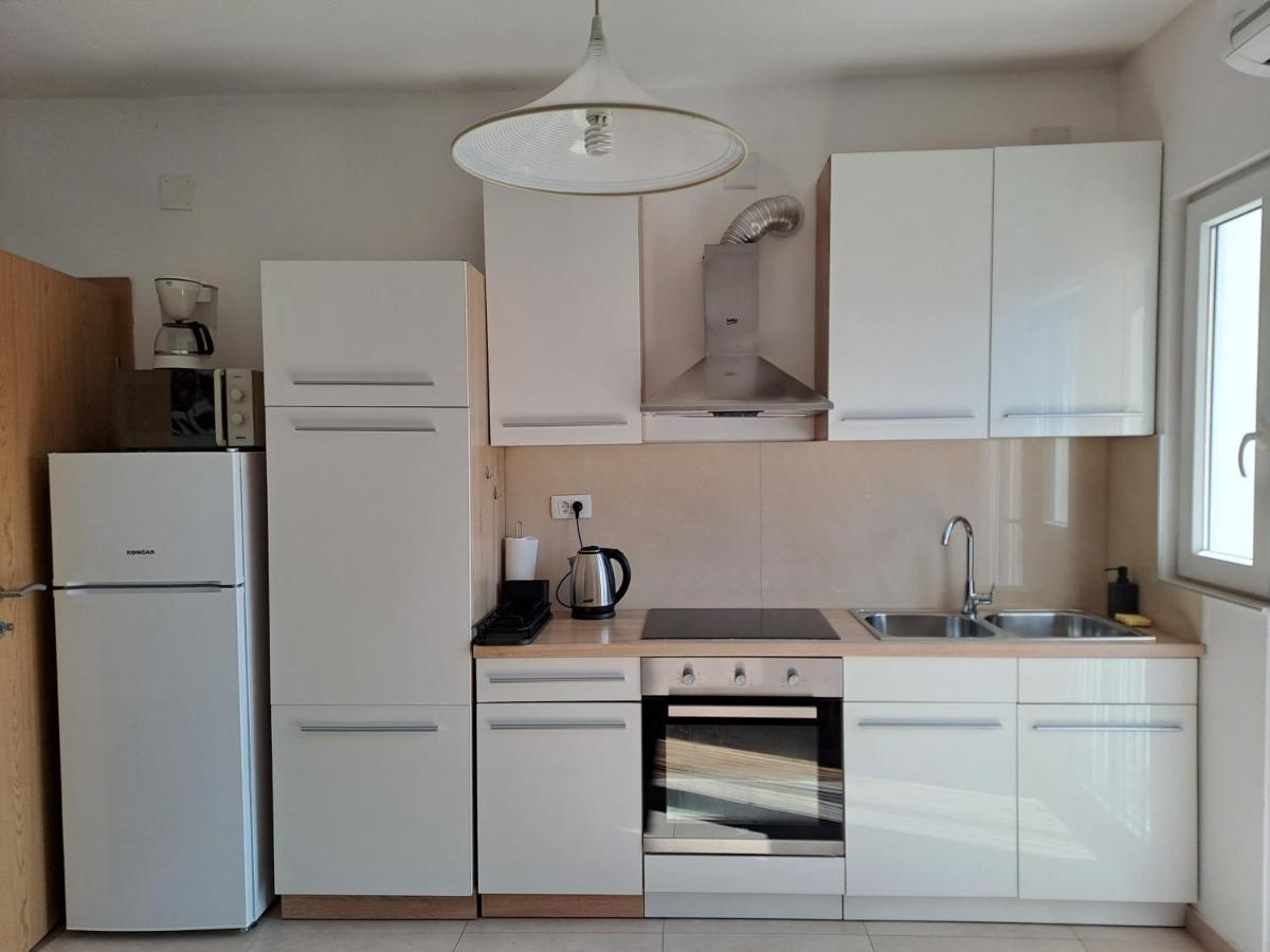 Yulia Apartman Pula Exterior photo